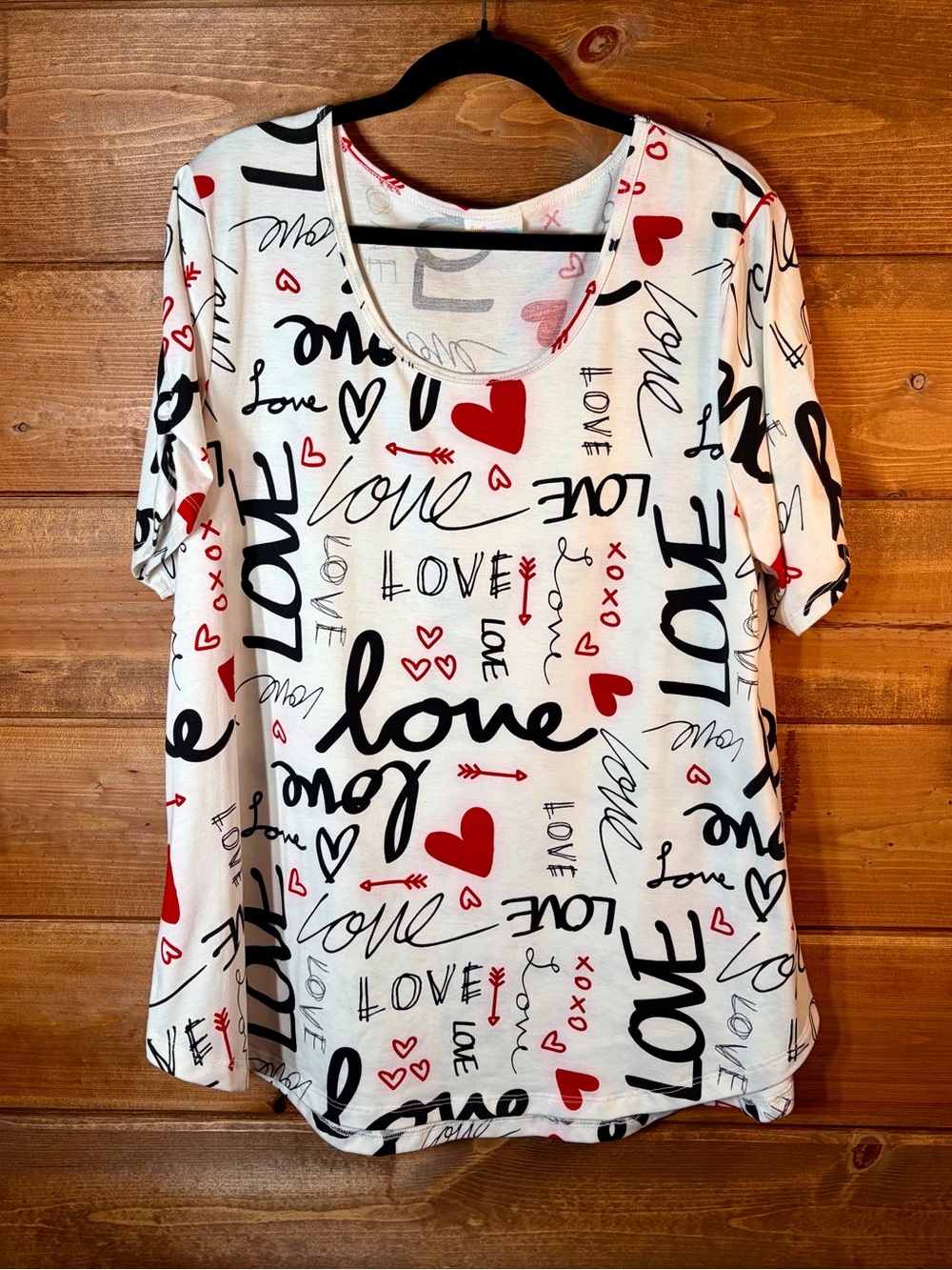 LuLaRoe White Short Sleeve Tee with Black Script and Red Hearts Size XL 💕🖤❤️